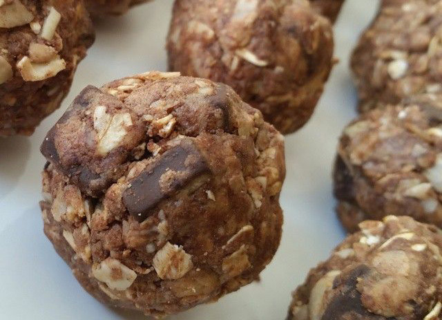 protein balls almond joy